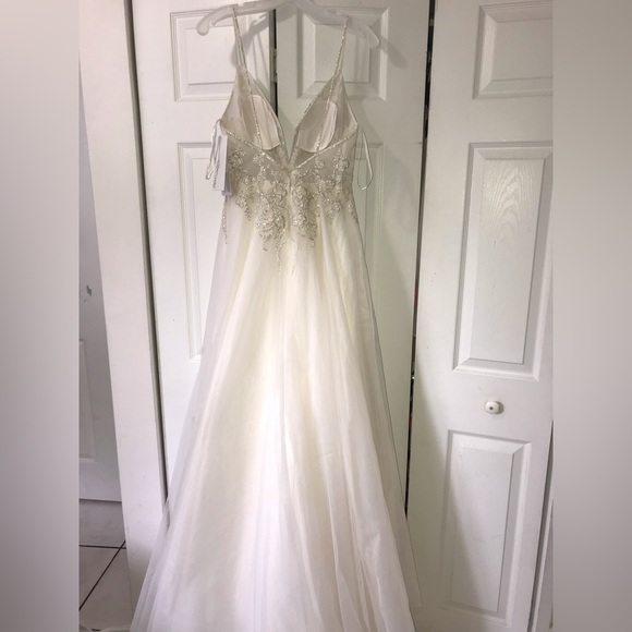 Galina Signature Wedding Dress - Picture 7 of 10